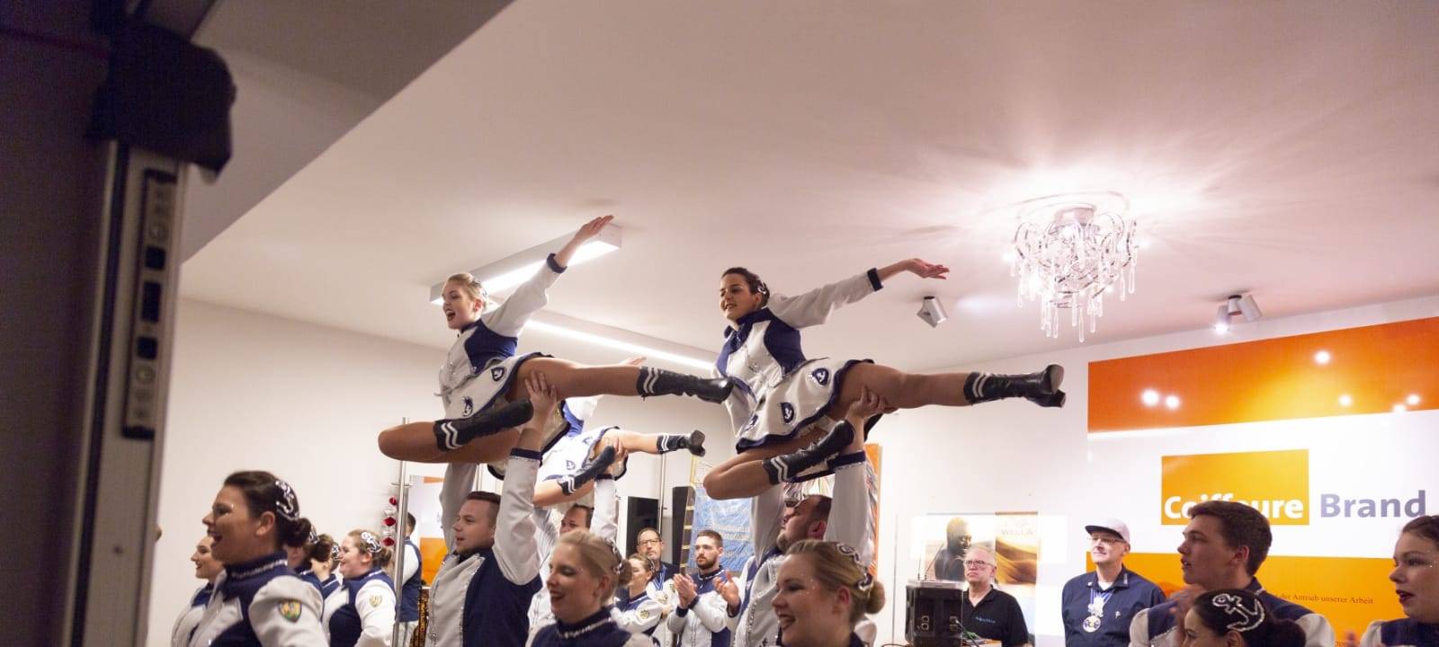 Die kleinste Karnevalssitzung im Bergischen in einem Friseursalon