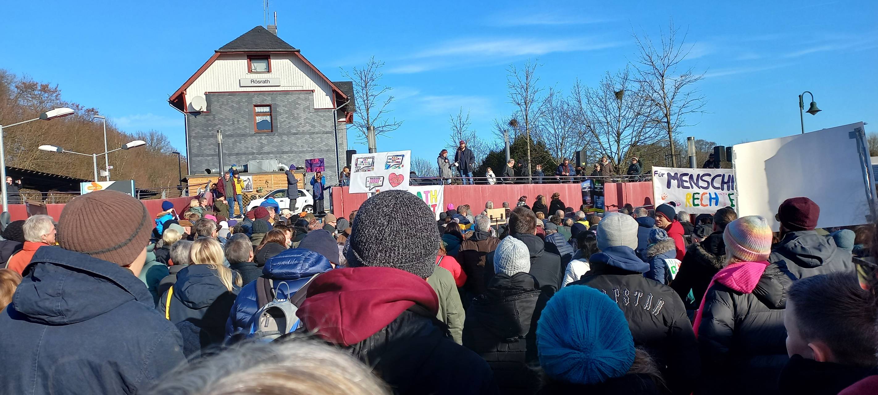 Friedliche Demonstrationen gegen Rechts