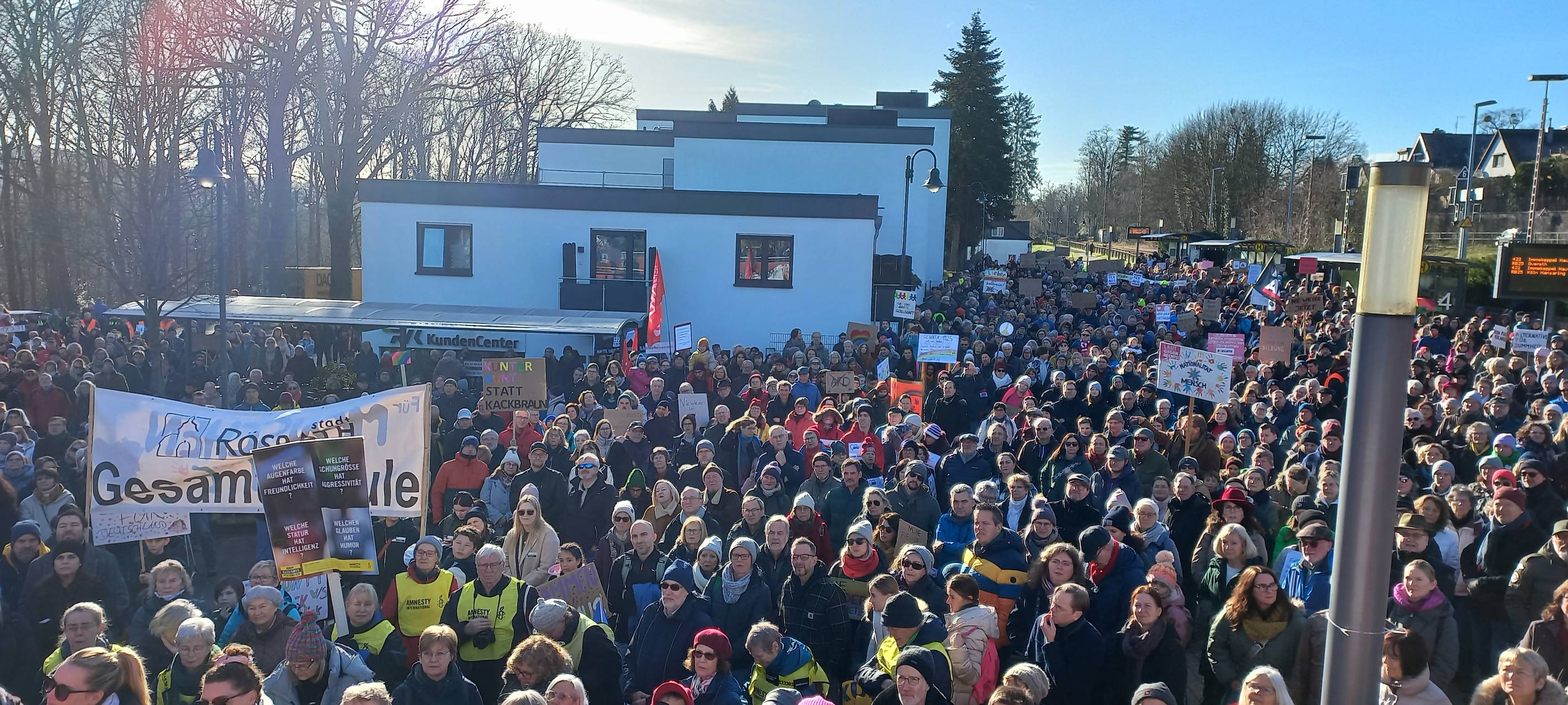Friedliche Demonstrationen gegen Rechts
