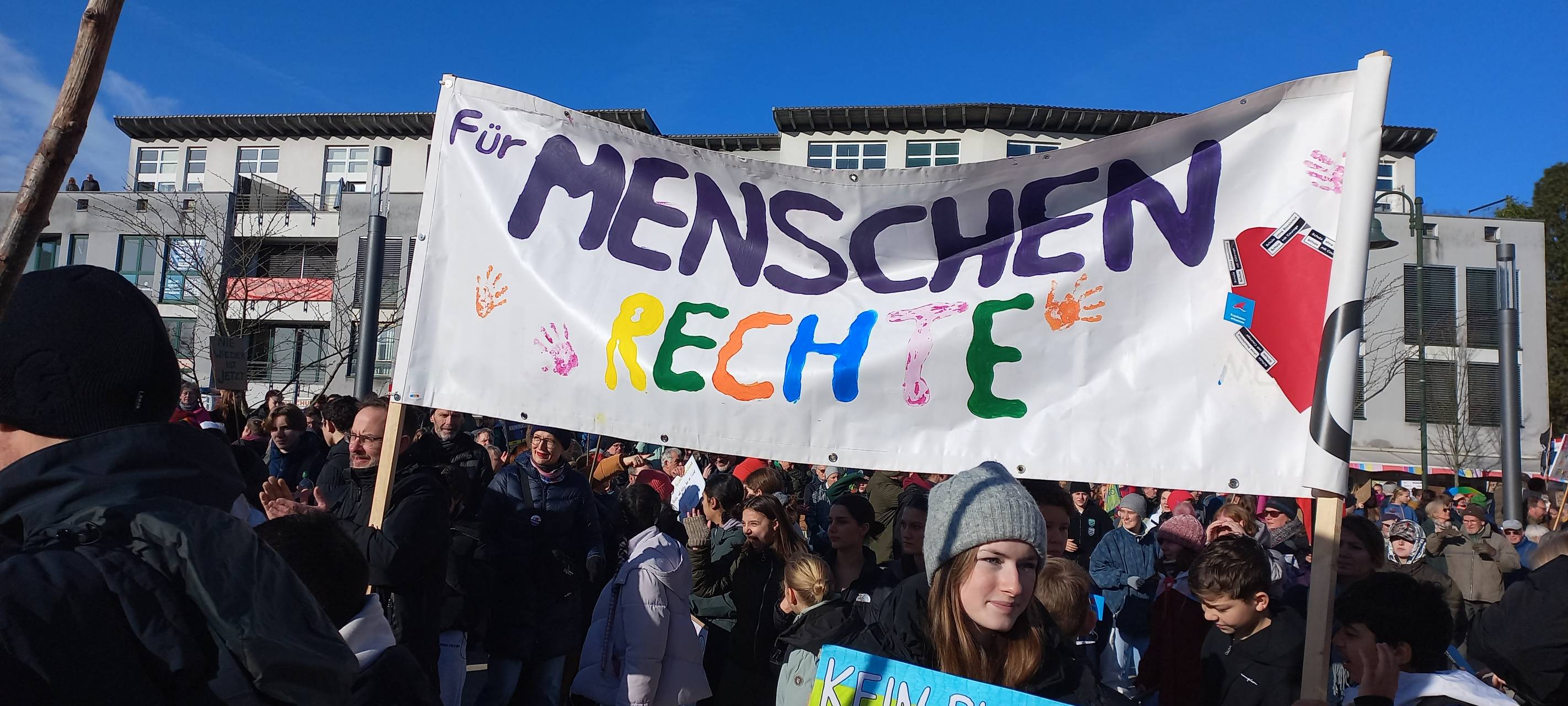 Friedliche Demonstrationen gegen Rechts