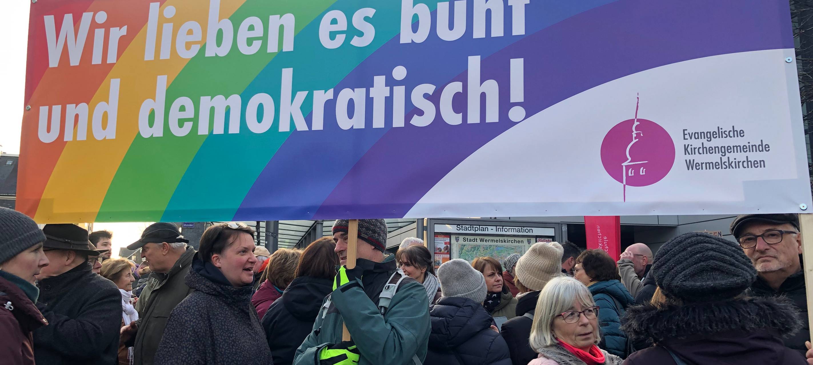 Friedliche Demonstrationen gegen Rechts