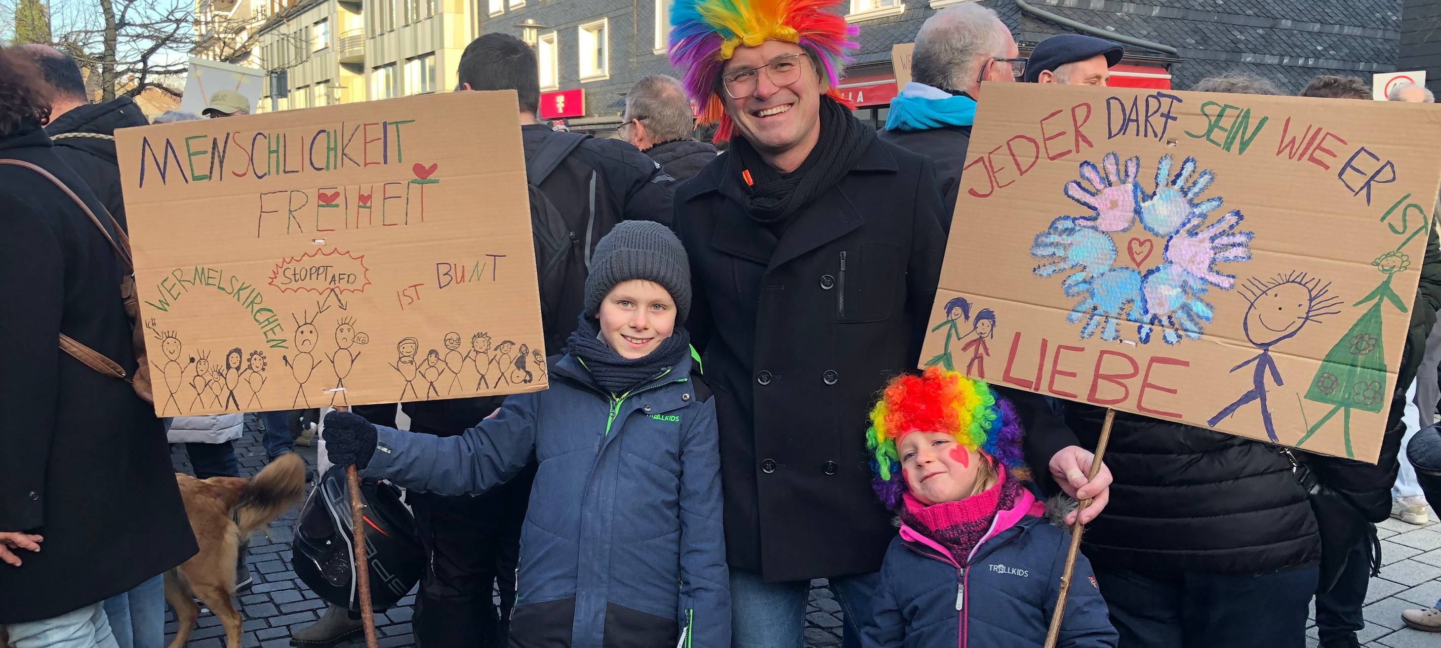 Friedliche Demonstrationen gegen Rechts