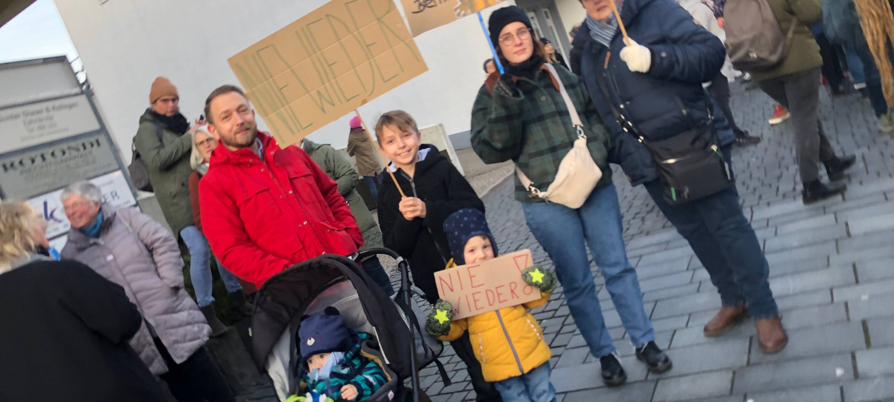 Friedliche Demonstrationen gegen Rechts