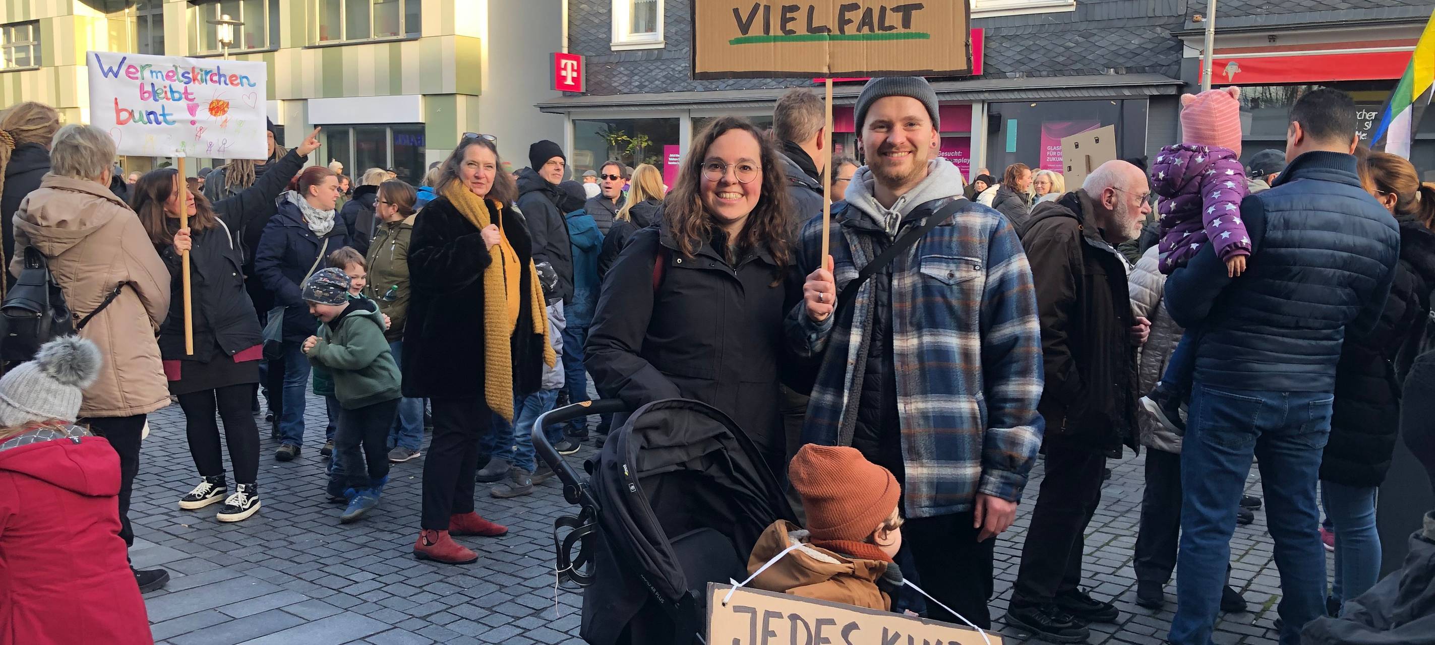 Friedliche Demonstrationen gegen Rechts
