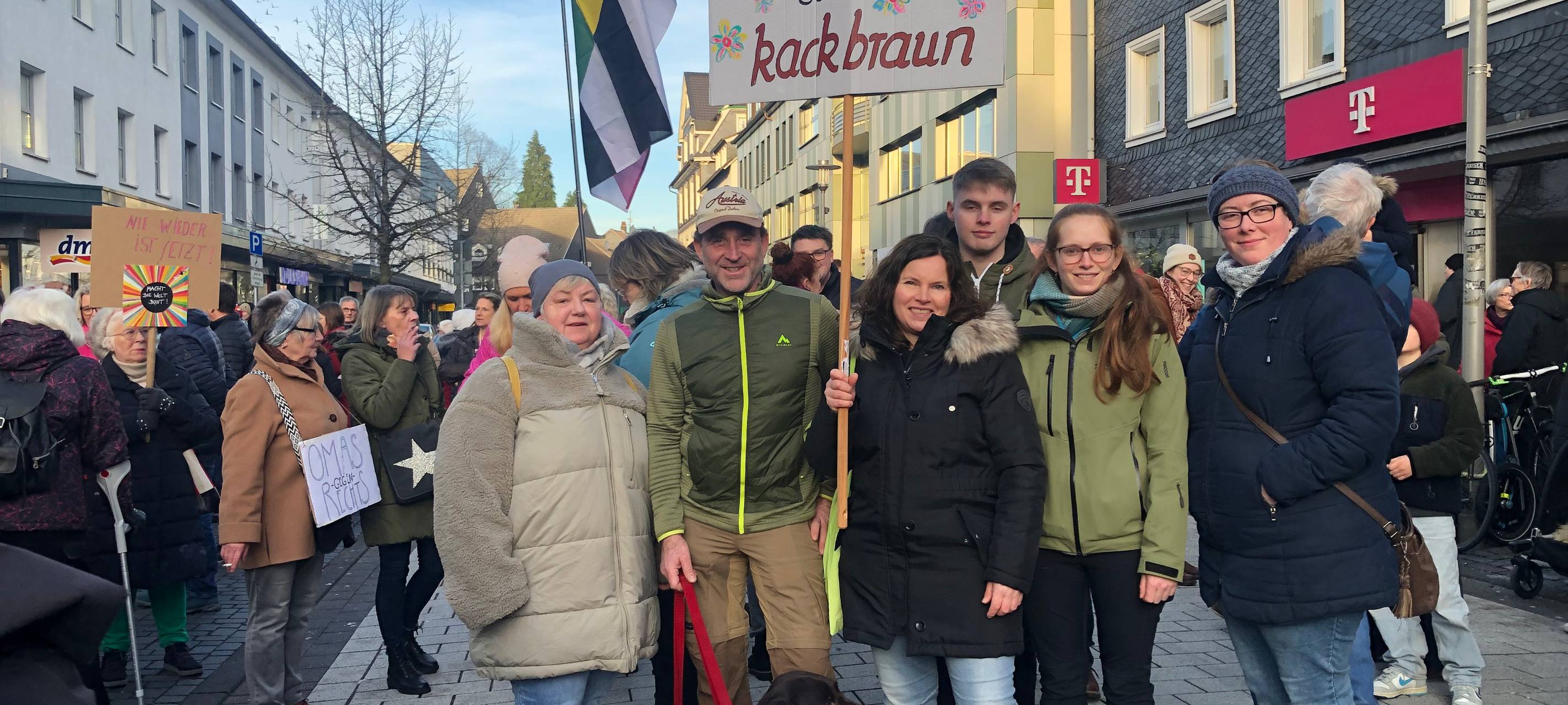 Friedliche Demonstrationen gegen Rechts