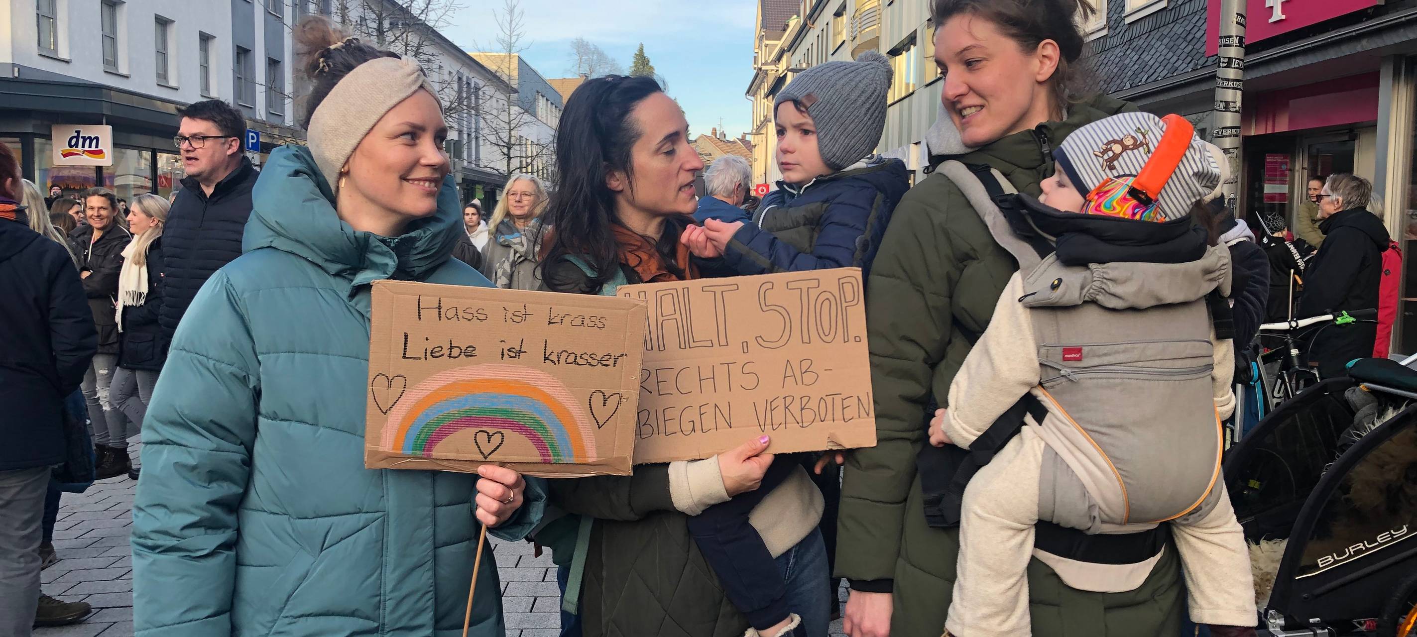 Friedliche Demonstrationen gegen Rechts
