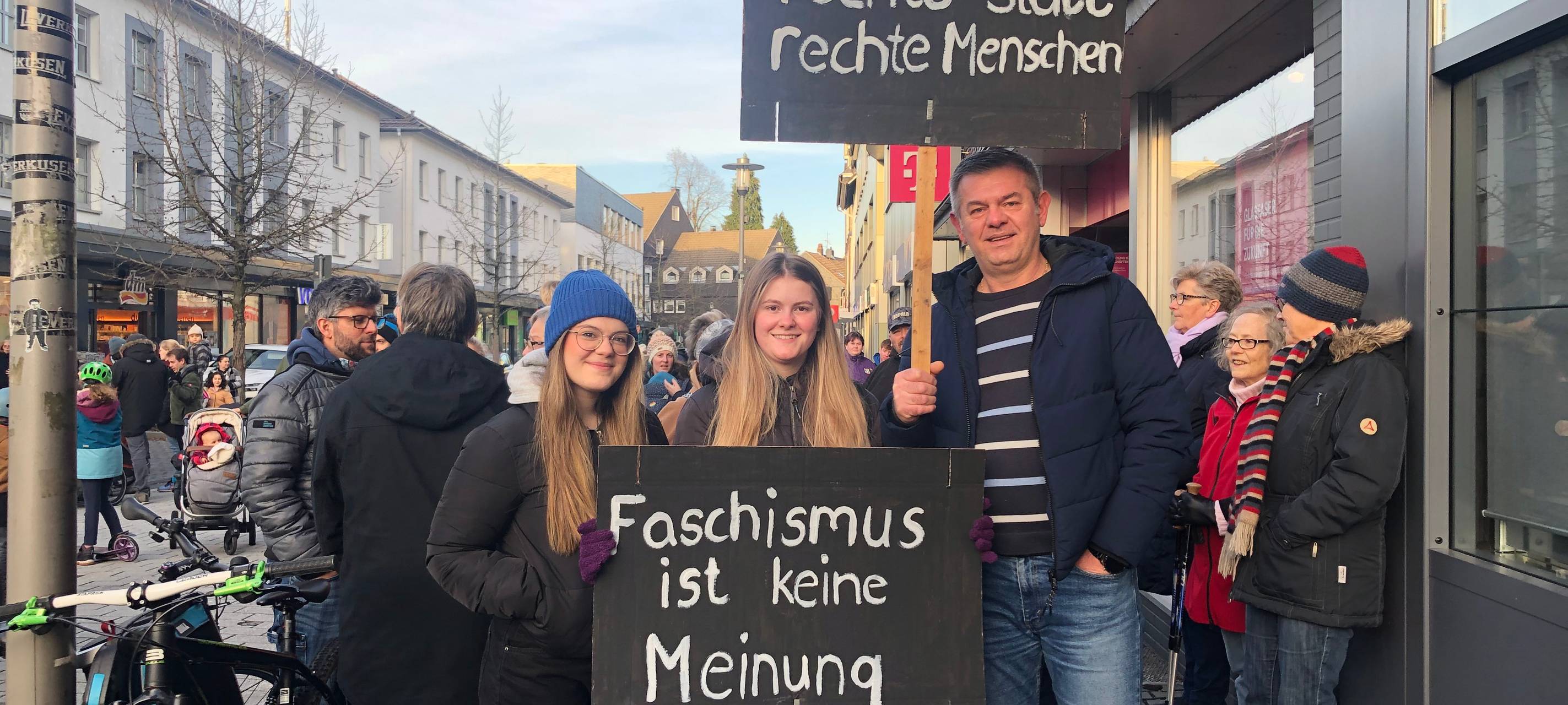 Friedliche Demonstrationen gegen Rechts