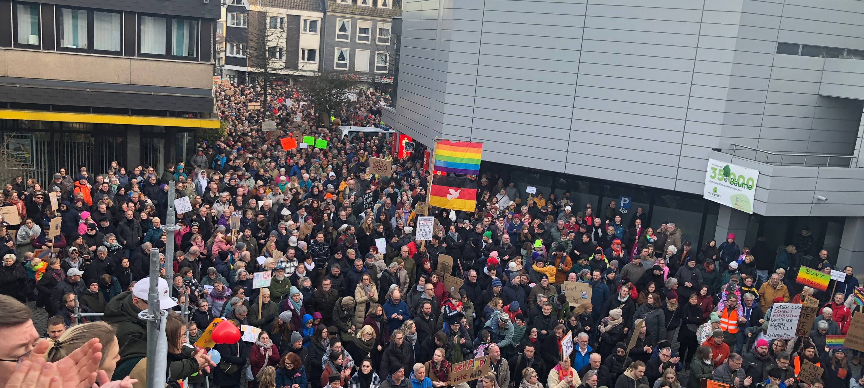 Friedliche Demonstrationen gegen Rechts