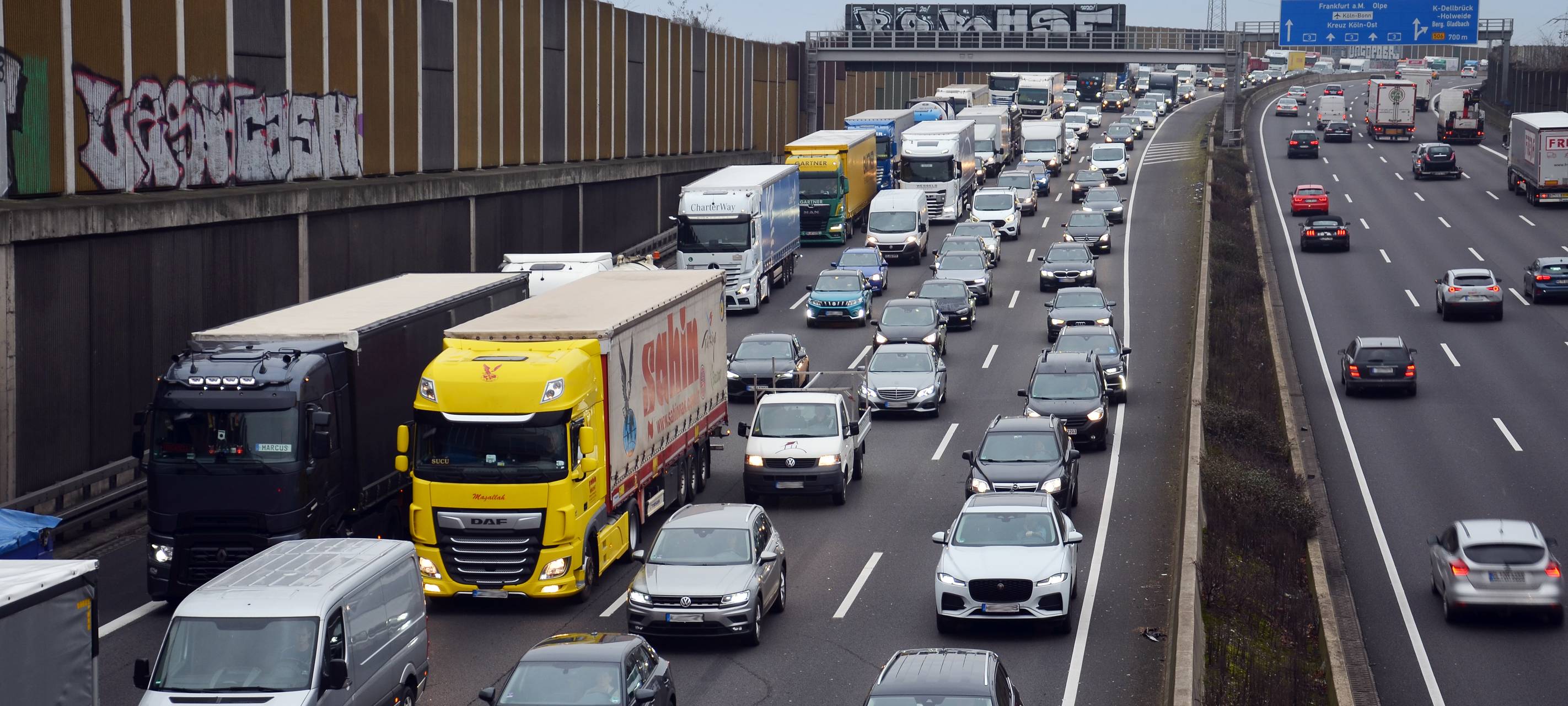 Köln: Verkehrs-Probleme wegen drei Demos am Samstag