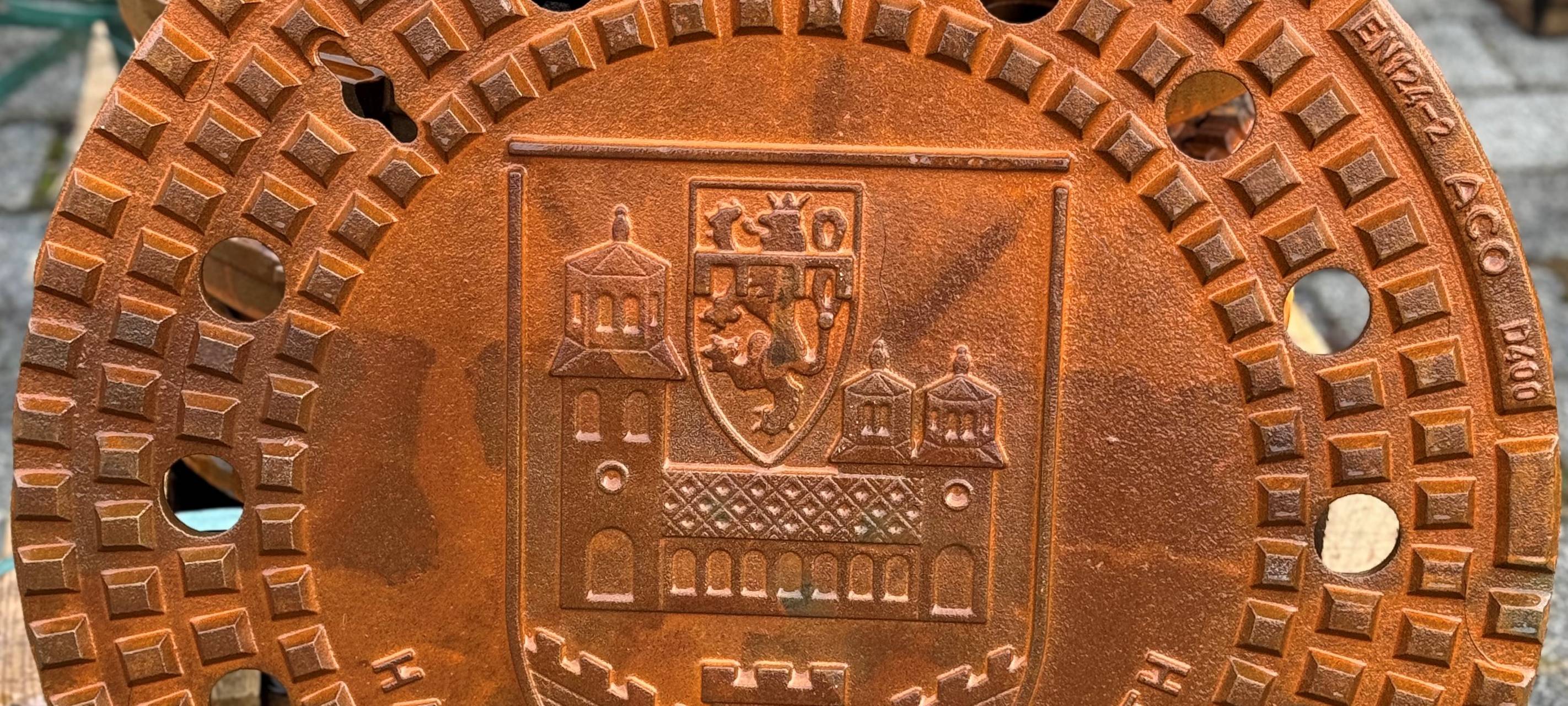 Wipperfürth: Gullydeckel mit Stadtwappen verkäuflich