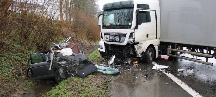 B 506: Tödlicher Unfall bei Kürten-Laudenberg