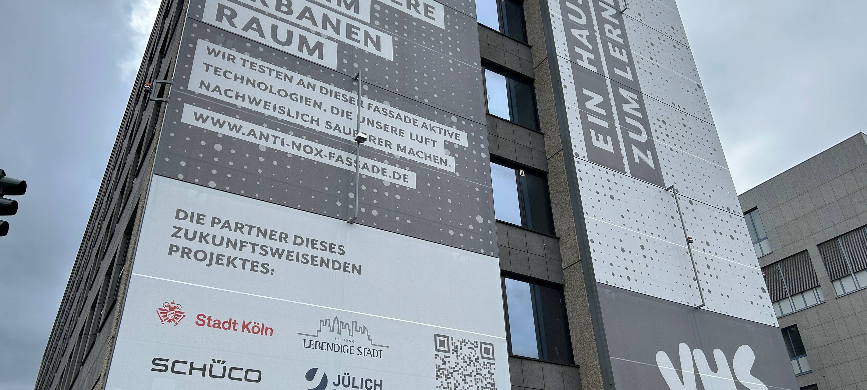 Neue Haus-Fassade in Köln filtert Luft