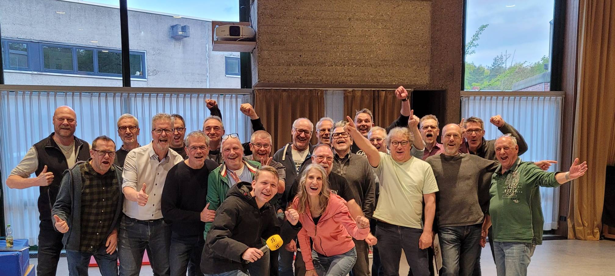 Piratenchor Refrath mit Frau als Kapitän