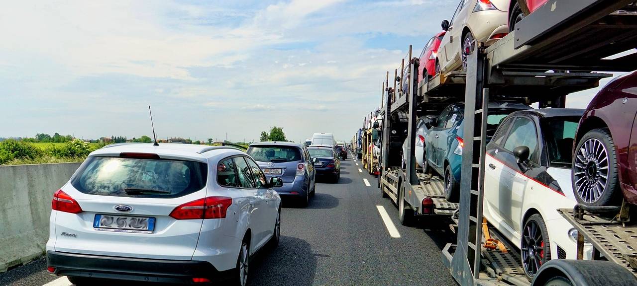 Köln - lange Staus wegen Bombenentschärfung