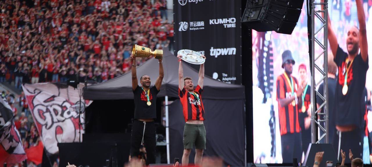 40.000 Fans feiern den Double-Sieger Bayer