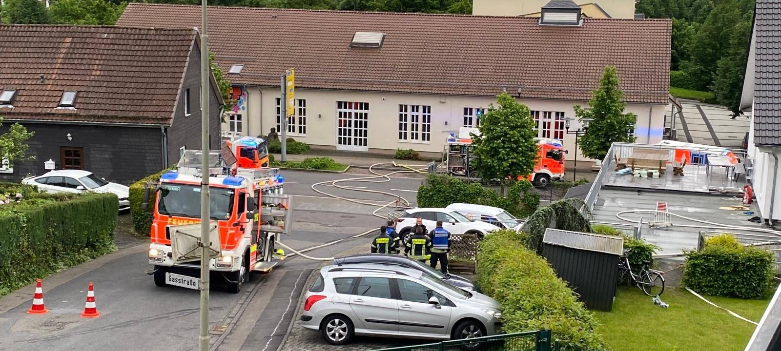 Bergneustadt: Fassadenbrand beschäftigt Feuerwehr erneut