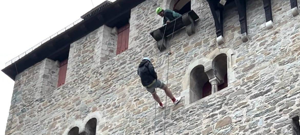 Abseilen vom Burgturm