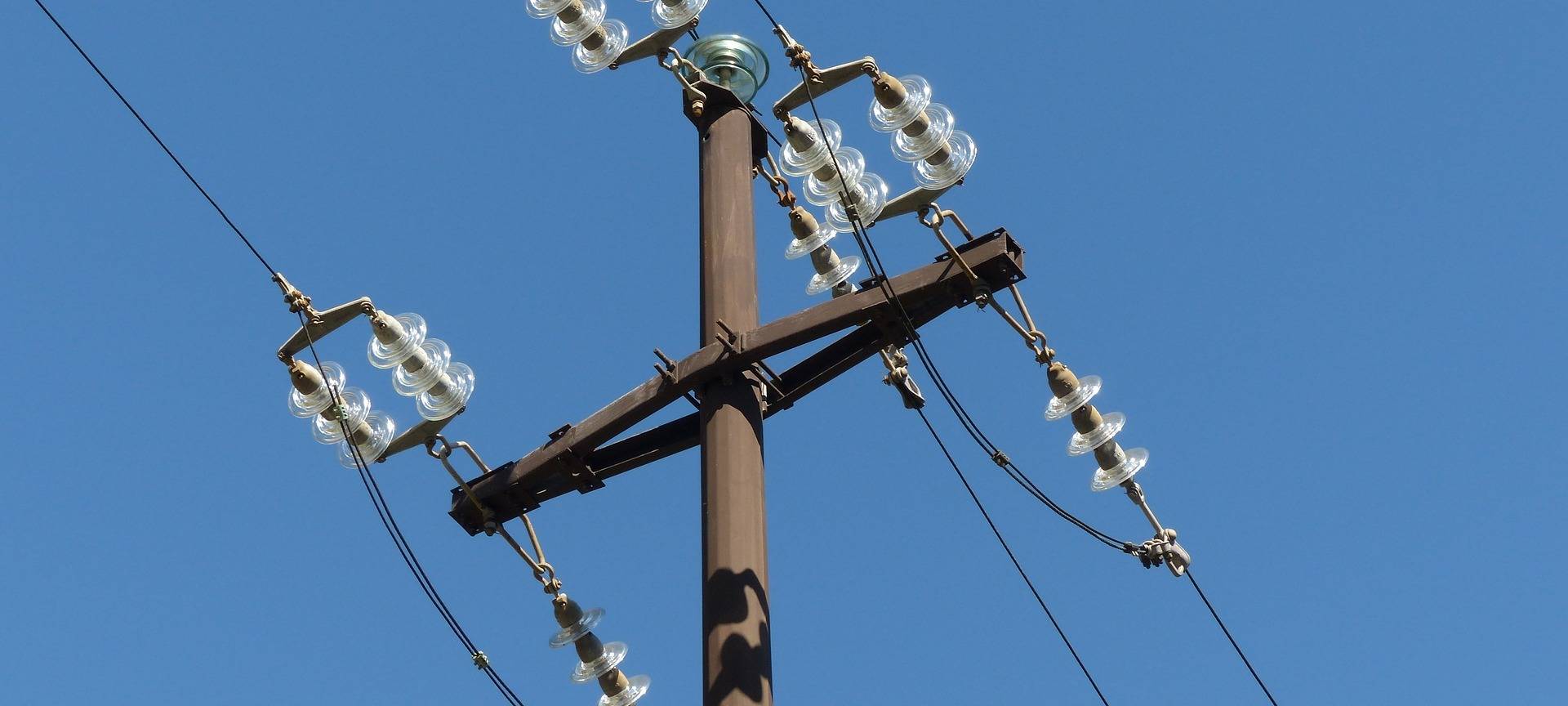 Hubschrauber: Kontrollflüge an Stromleitungen