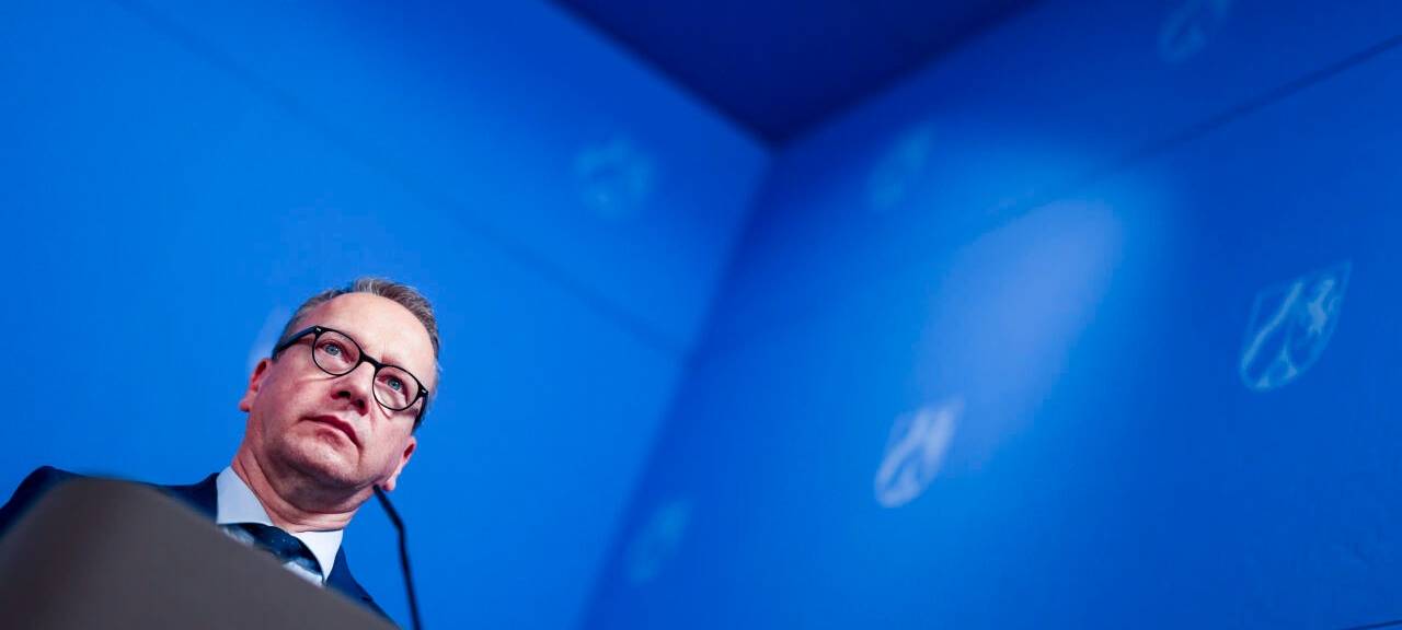 Benjamin Limbach (Bündnis 90/Grüne), Minister der Justiz des Landes Nordrhein-Westfalen, bei der Kabinetts-PK zur Umsetzung des Maßnahmenpakets zu Sicherheit, Migration, Prävention. Am 10. September 2024 hatte die NRW-Landesregierung das umfangreichste Maßnahmenpaket im Bereich Sicherheit, Migration und Prävention in der Geschichte Nordrhein-Westfalens beschlossen. (zu dpa: «Richteraffäre: Untersuchungsausschuss vernimmt ersten Zeugen»)