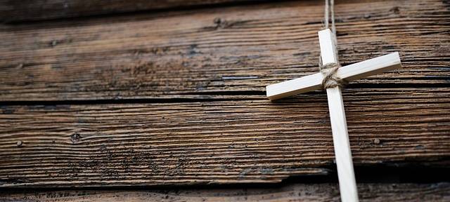 Außendorf: Streit um Kreuz in Berlin
