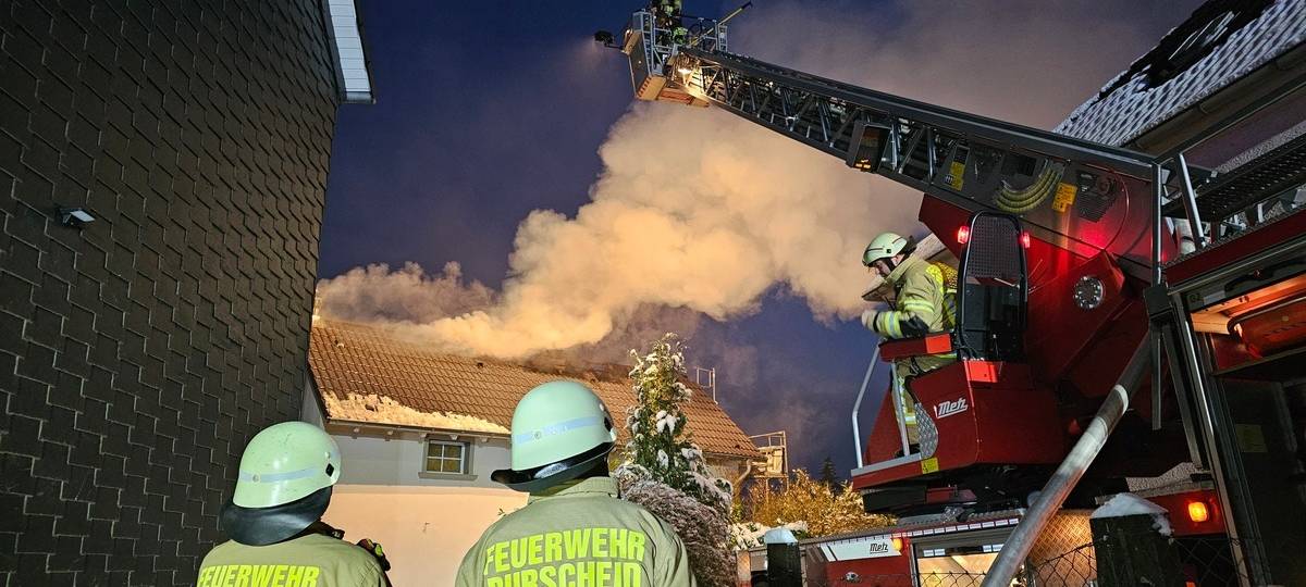 Burscheid - Feuer zerstört Wohnhaus in Hilgen