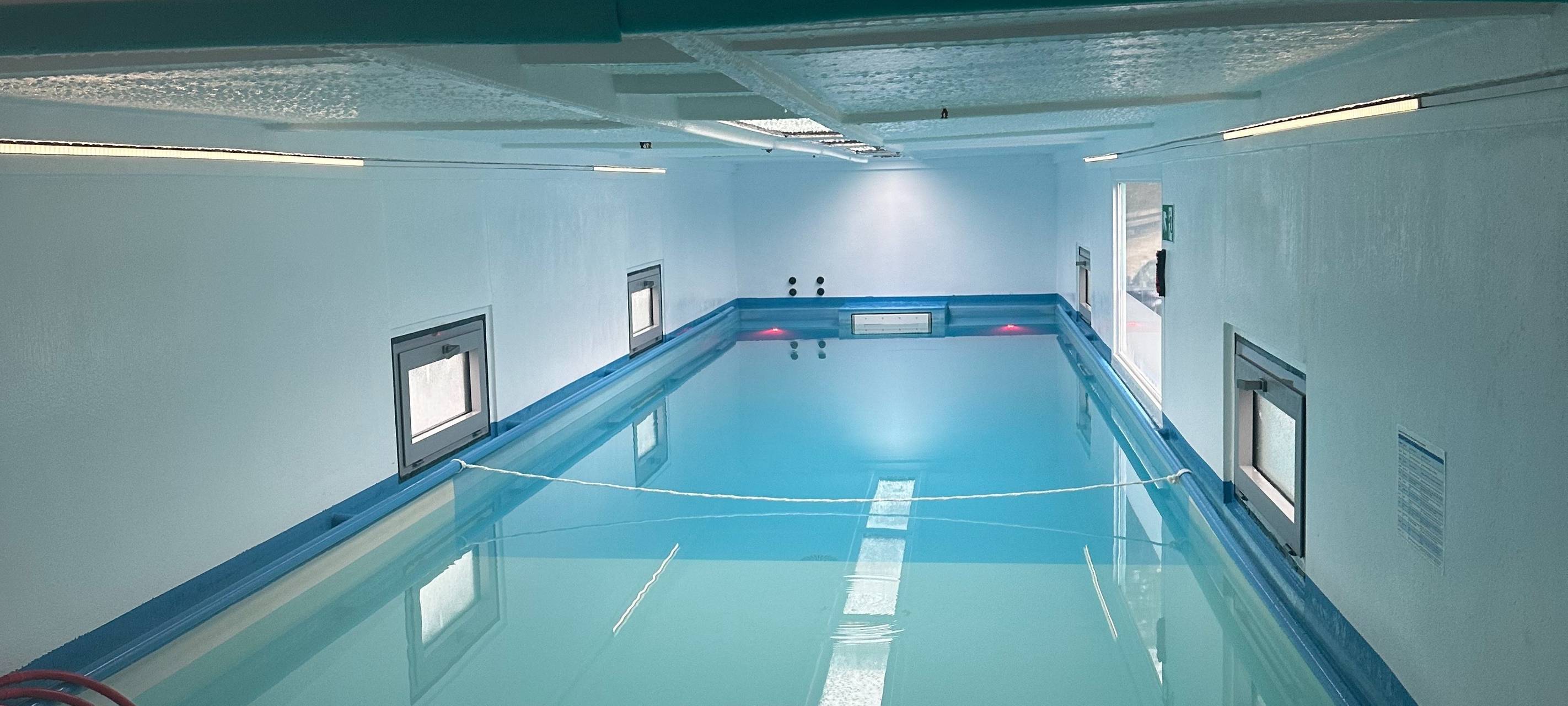 Im Schwimmcontainer "narwali" können Rösrather Kinder jetzt schwimmen lernen