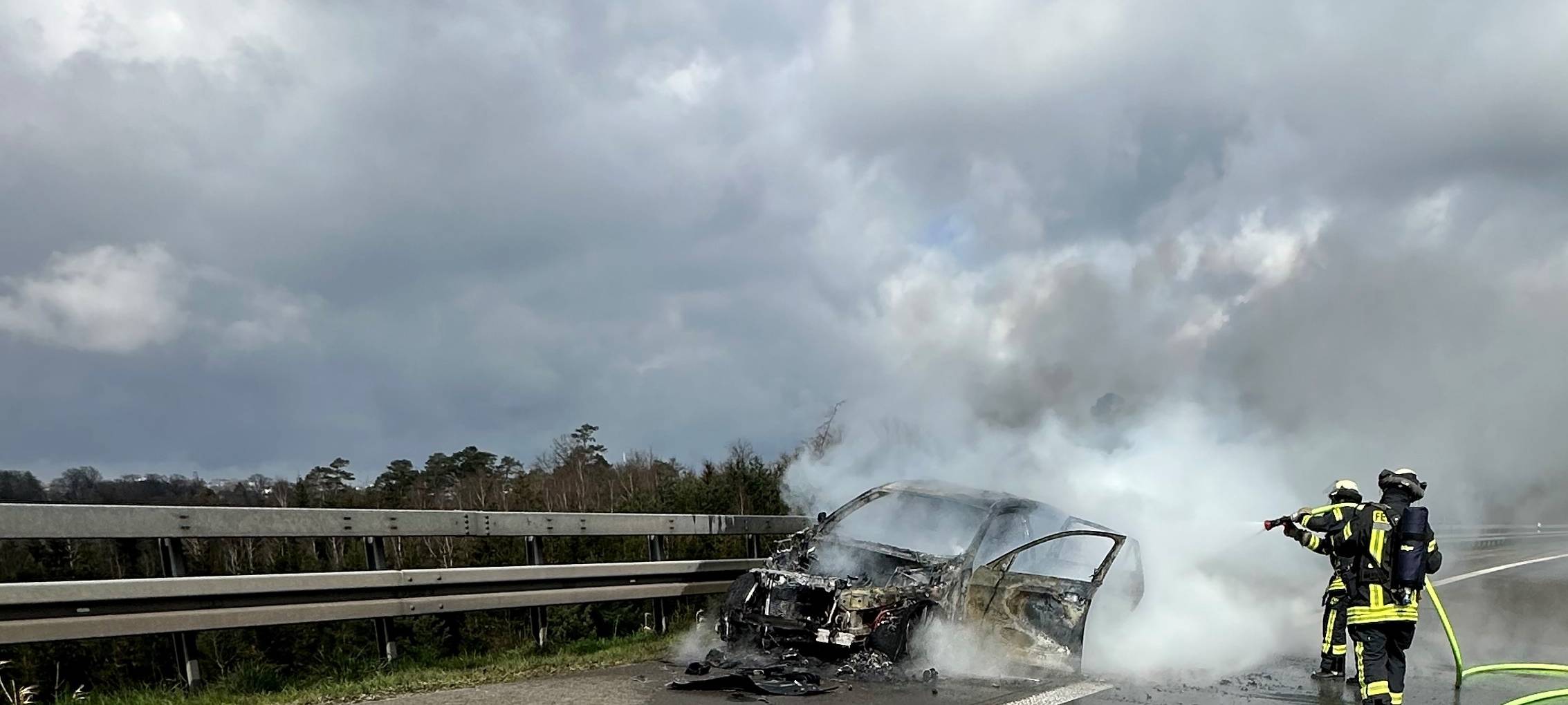 A1 Wermelskirchen - mutiger Autofahrer rettet einer Familie das Leben