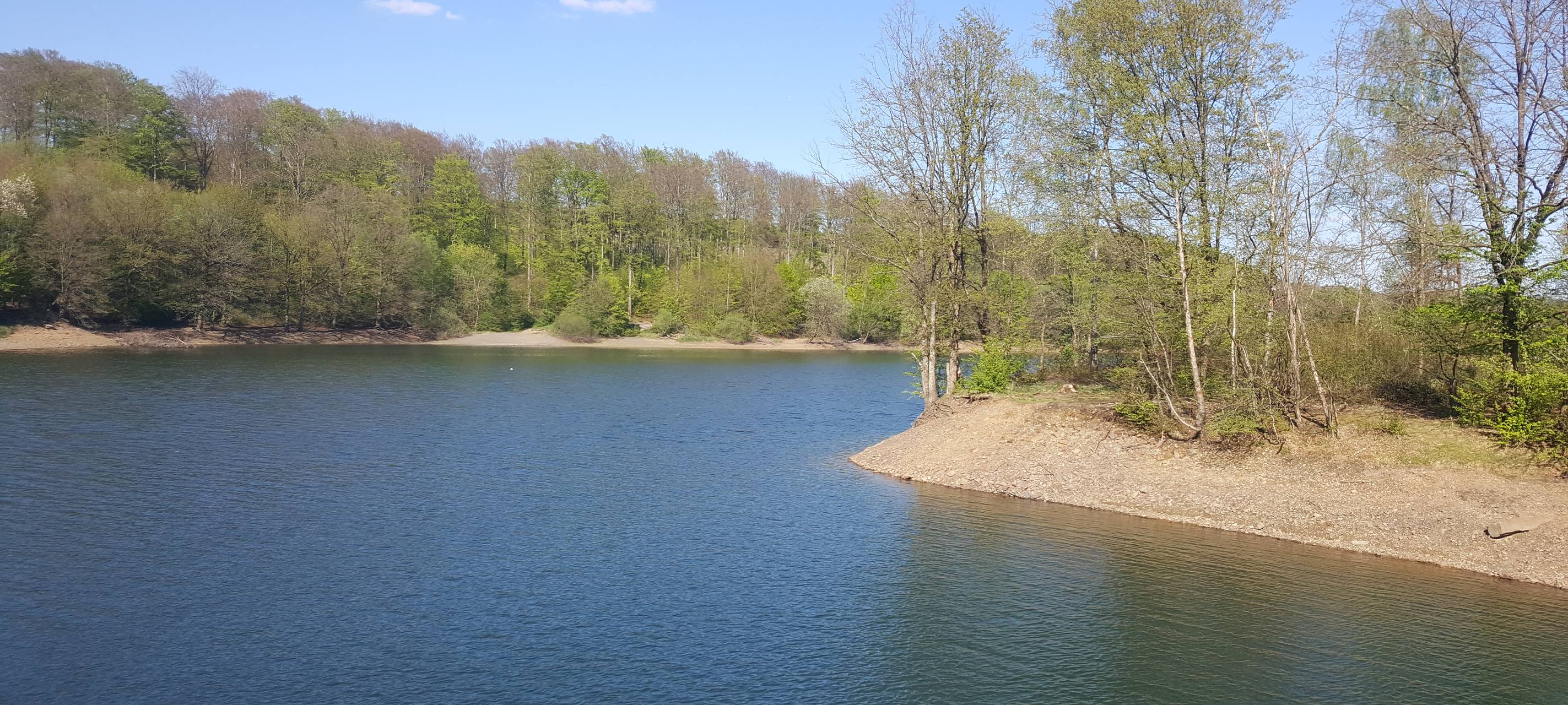Sichtbar wenig Wasser in Bergischen Talsperren