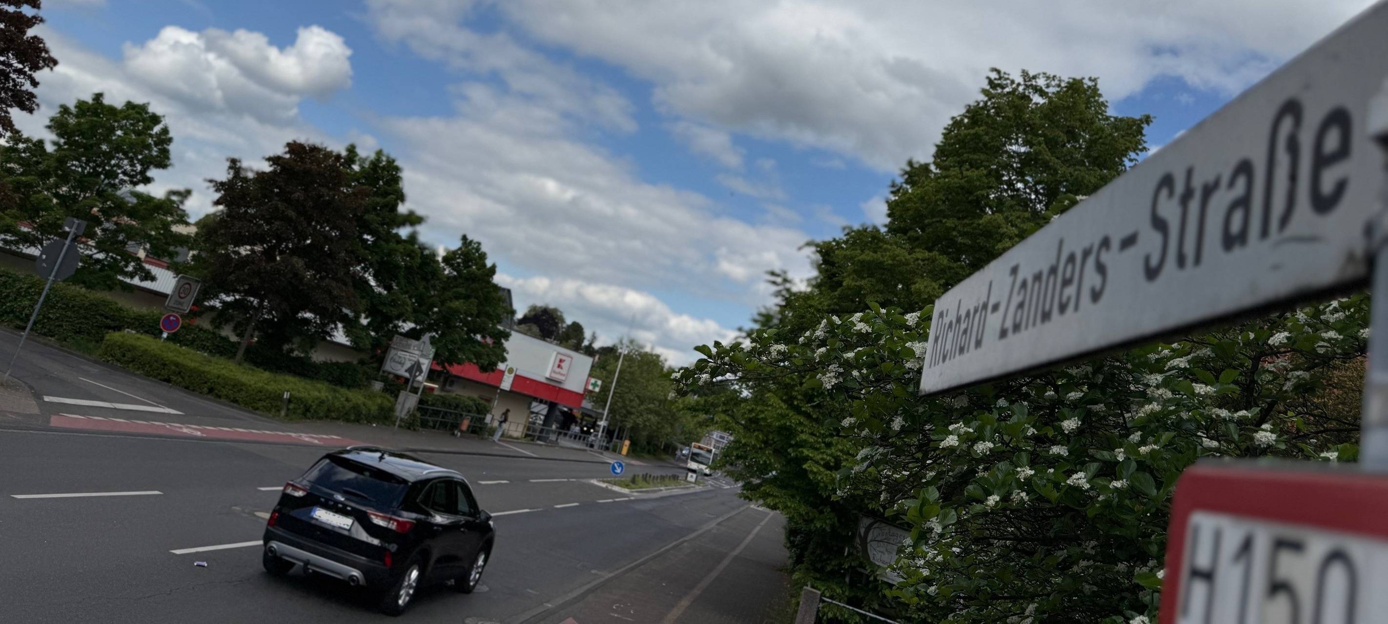 Bergisch Gladbach - Tempo 30 Zone auf Richard-Zanders-Straße kommt