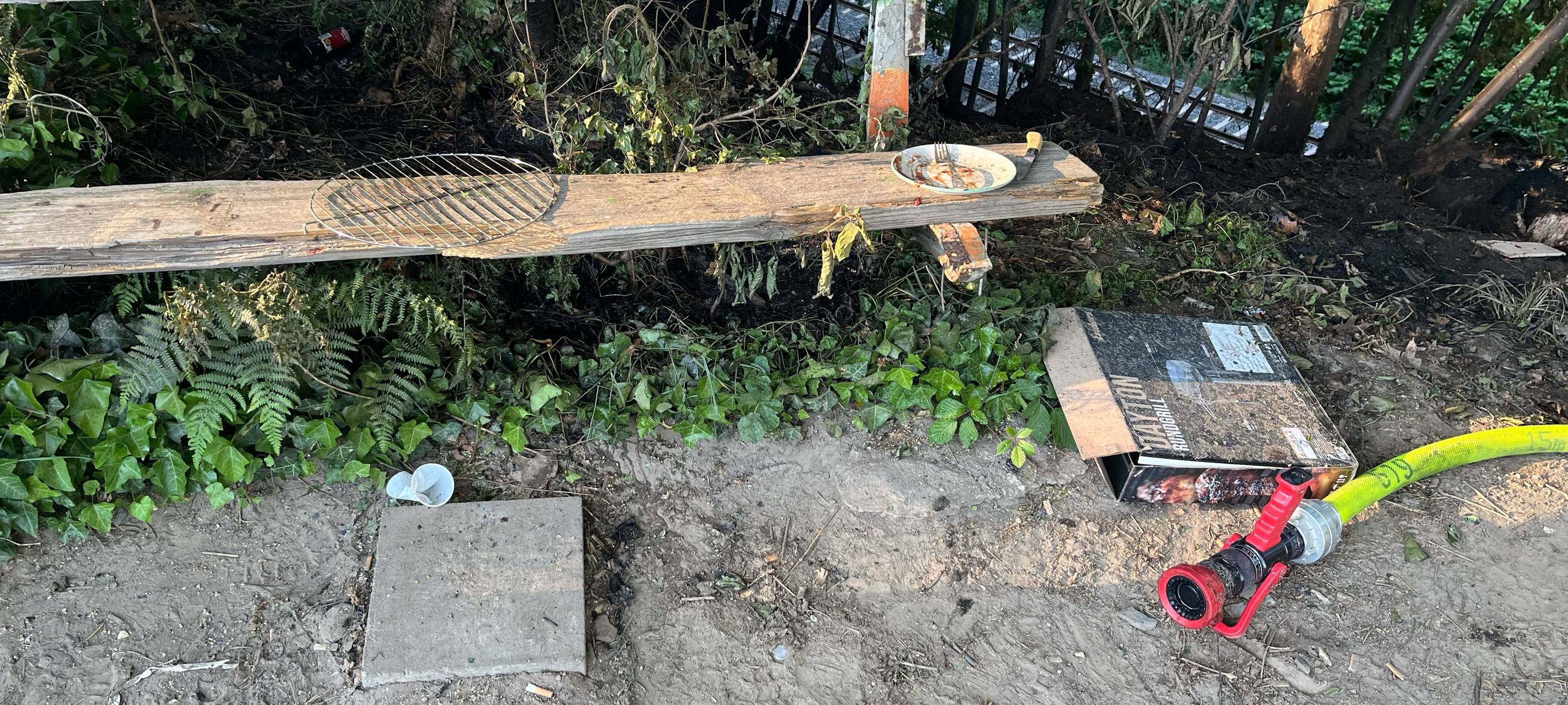 Zeugensuche nach Feuer an Leichlinger Bahndamm