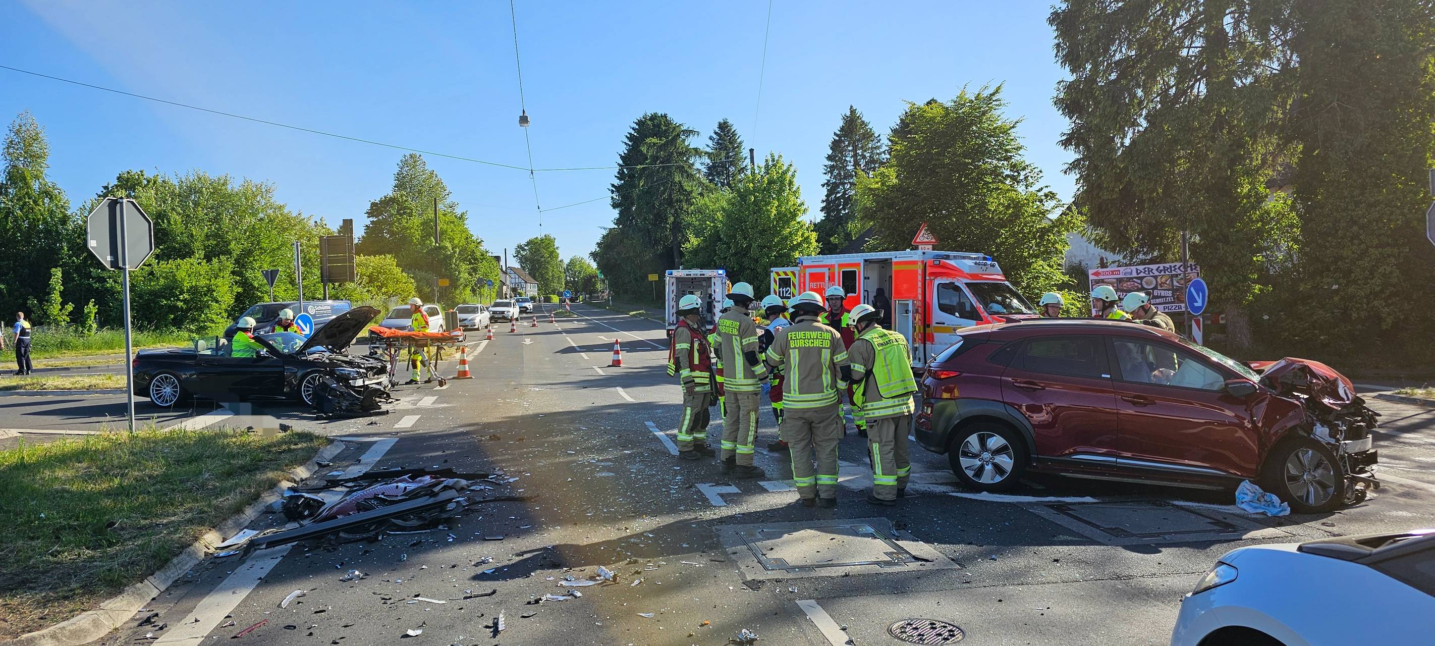 Burscheid: 14 Verletzte bei Unfall mit Linienbus