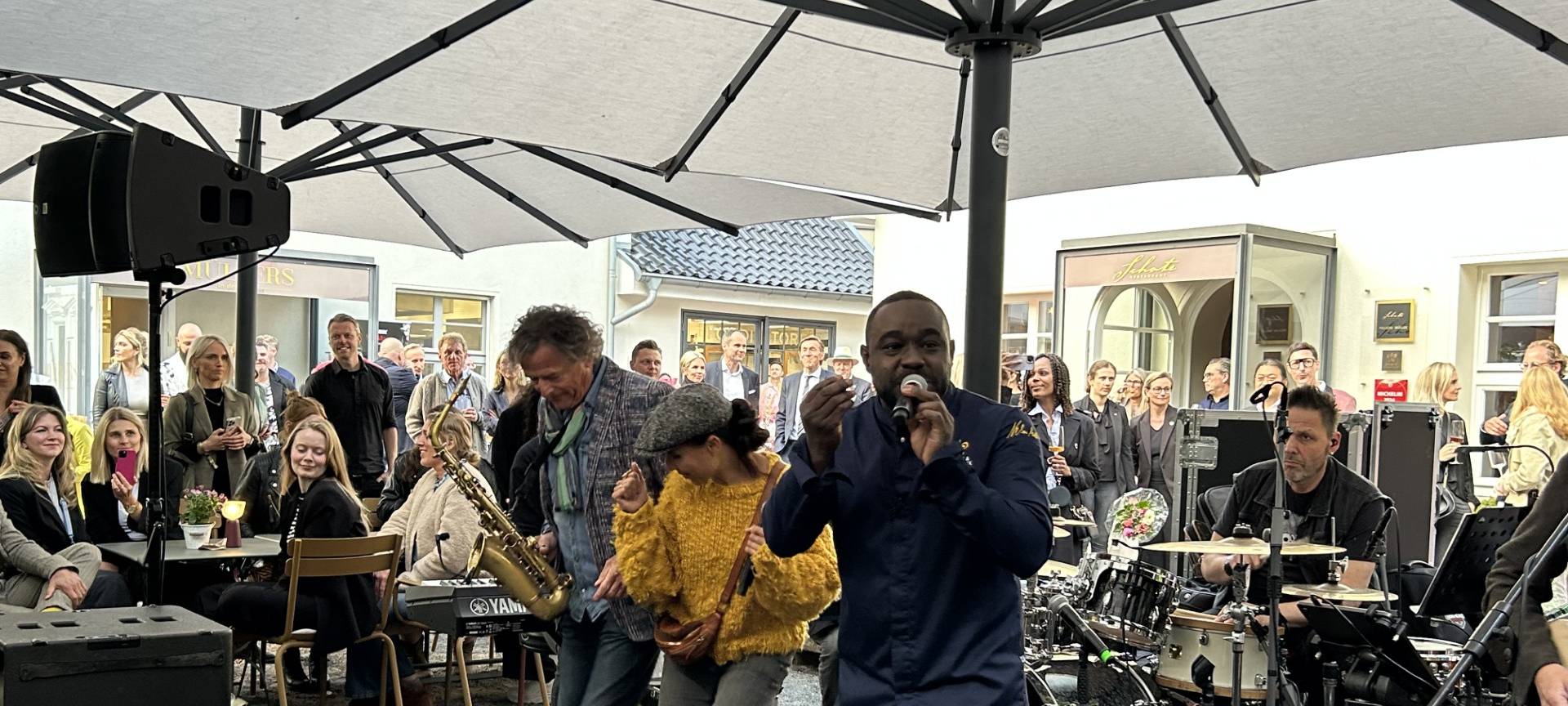 Bergisch Gladbach: Grand Opening bei Nelson Müller