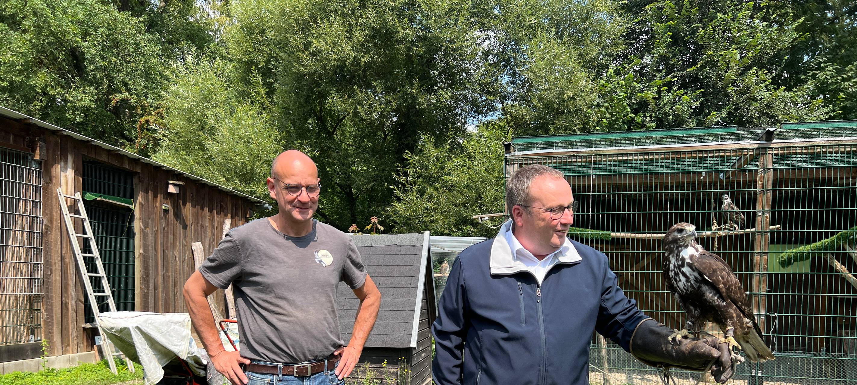 Umweltminister Krischer bei Greifvogelstation in Rösrath