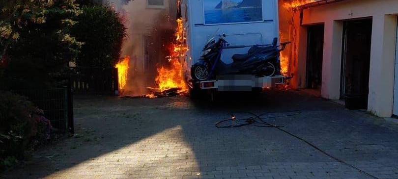 Wermelskirchen: Brennendes Wohnmobil sorgt für Großeinsatz