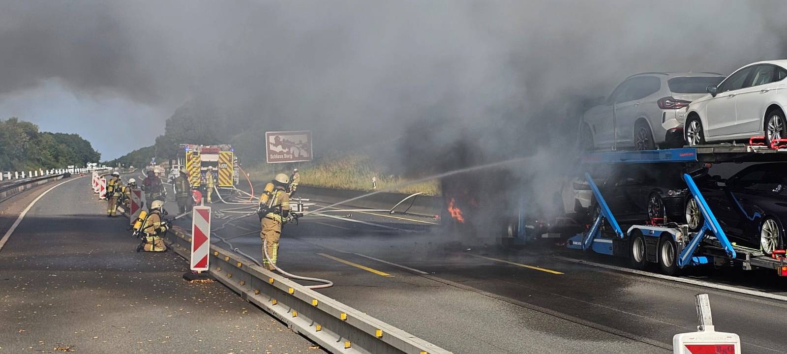 A1-Sperrung: Verkehrs-Chaos nach LKW-Brand bei Burscheid