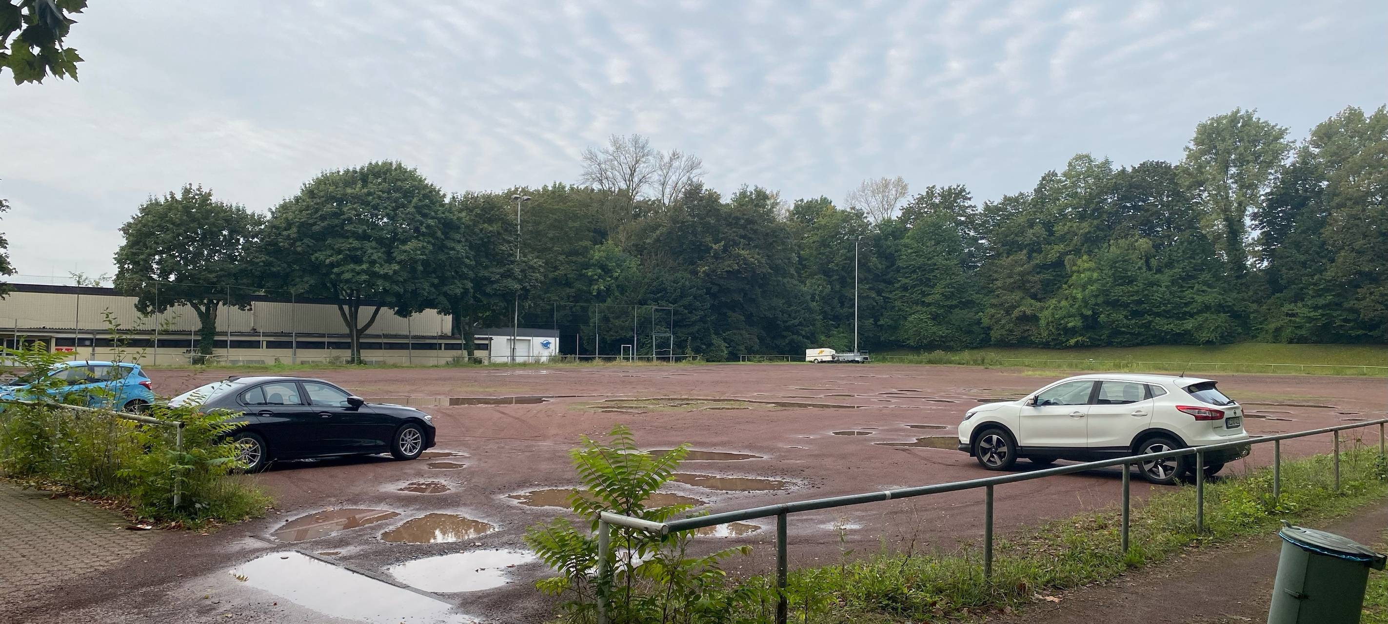 Bergisch Gladbach: Vorbereitung Sanierung Ascheplatz