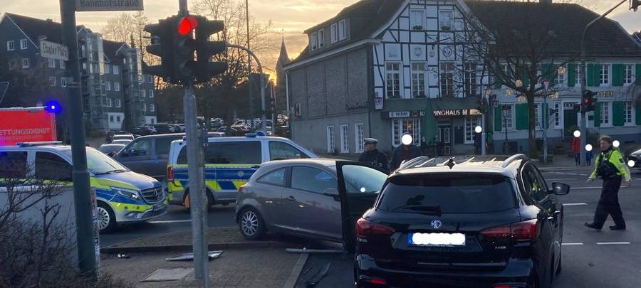 Unfall in Hückeswagen: Polizeiauto beteiligt