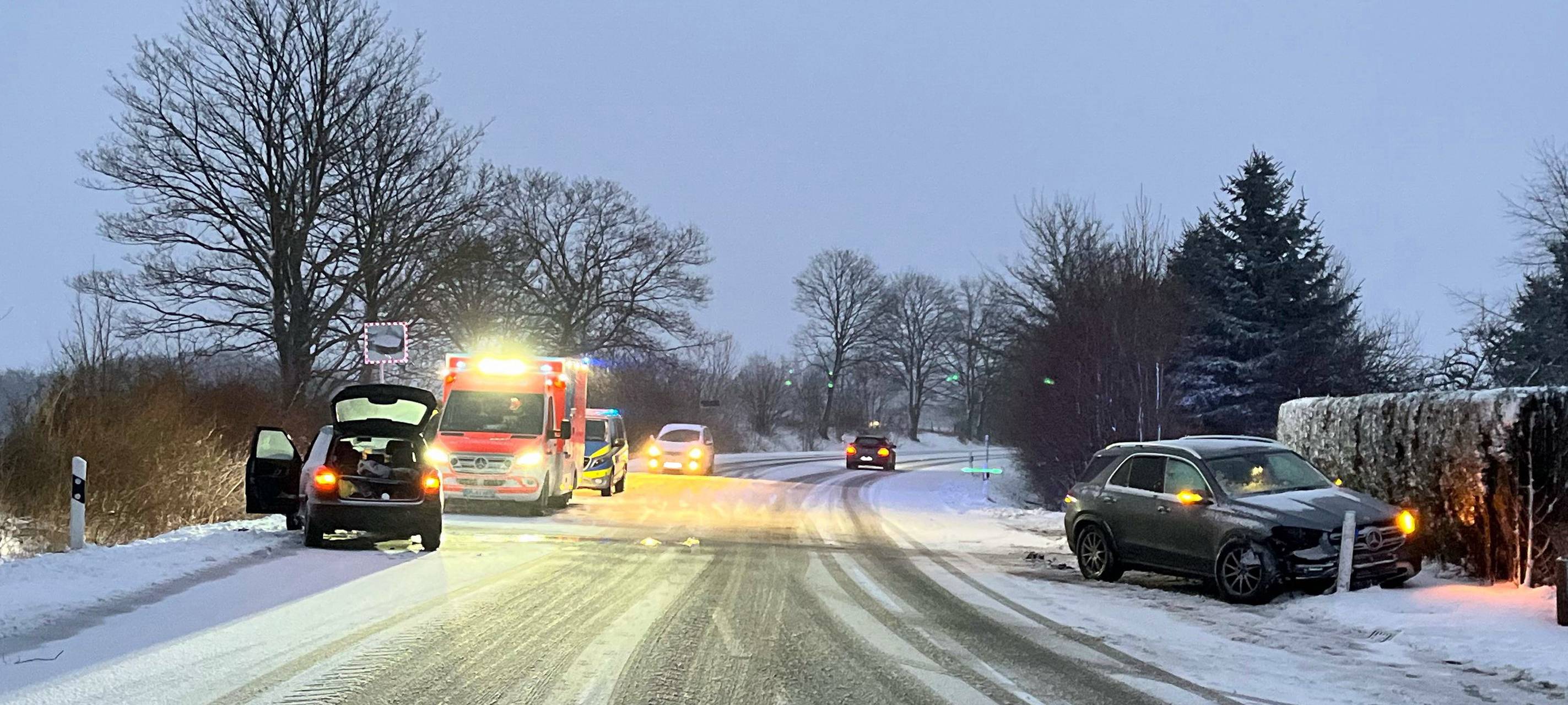 Oberberg: Unfälle auf winterglatten Straßen