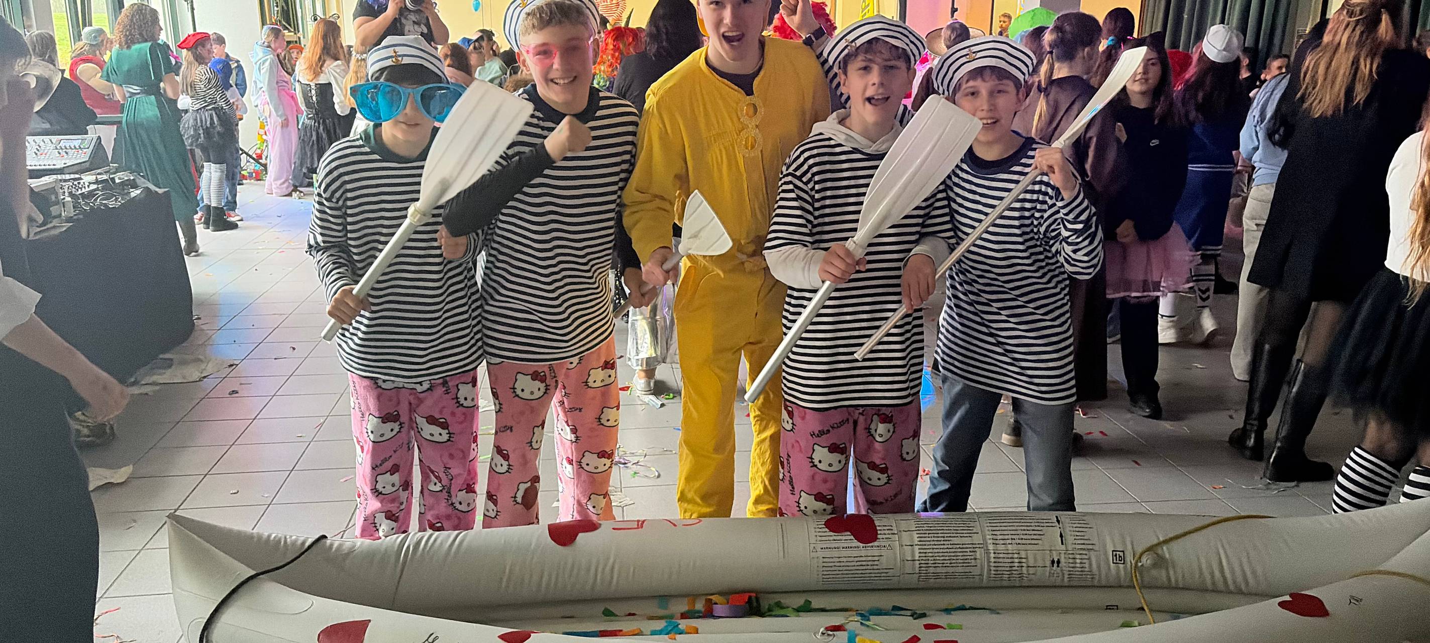 „Jeck im Dienst“: Gymnasium Lindlar gewinnt den Bandauftritt von Zesamm'