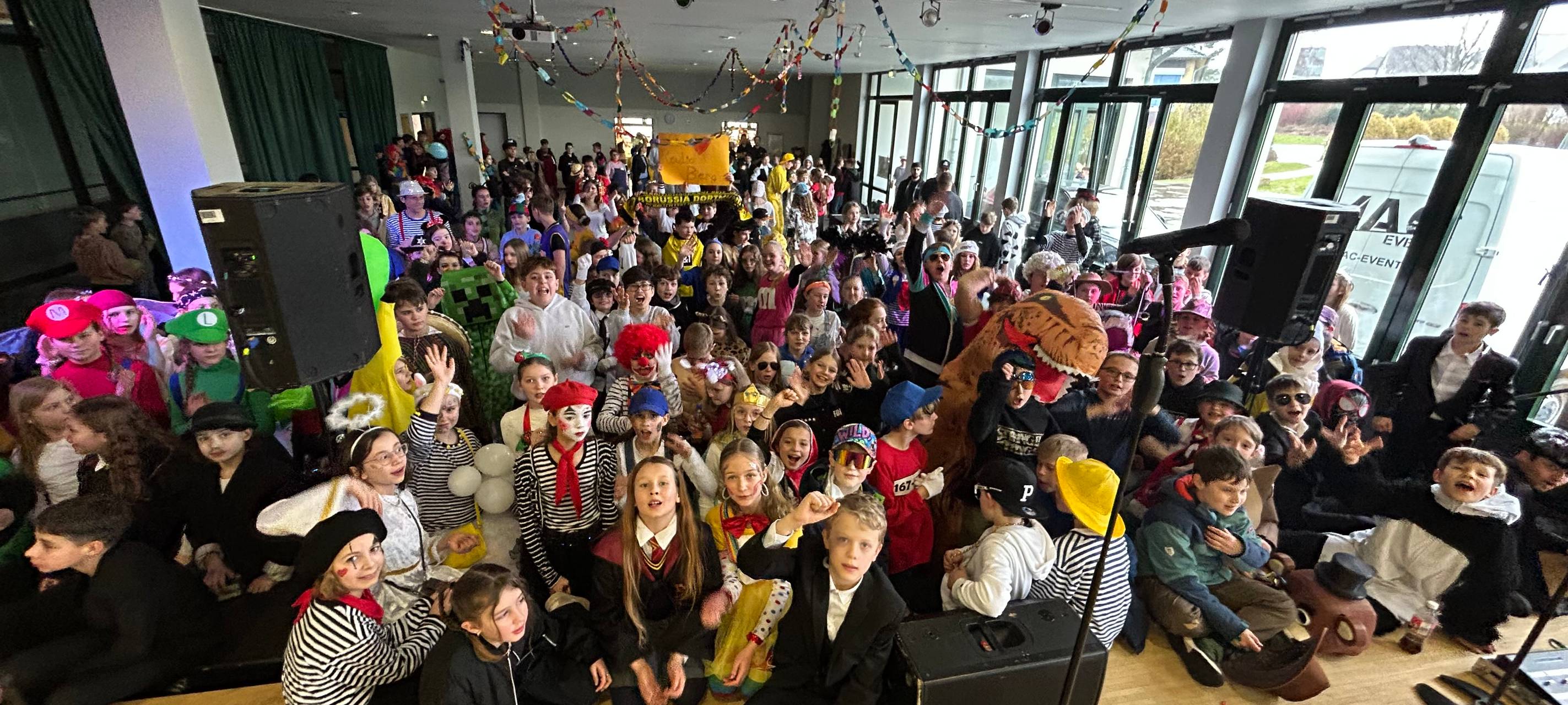 „Jeck im Dienst“: Gymnasium Lindlar gewinnt den Bandauftritt von Zesamm'