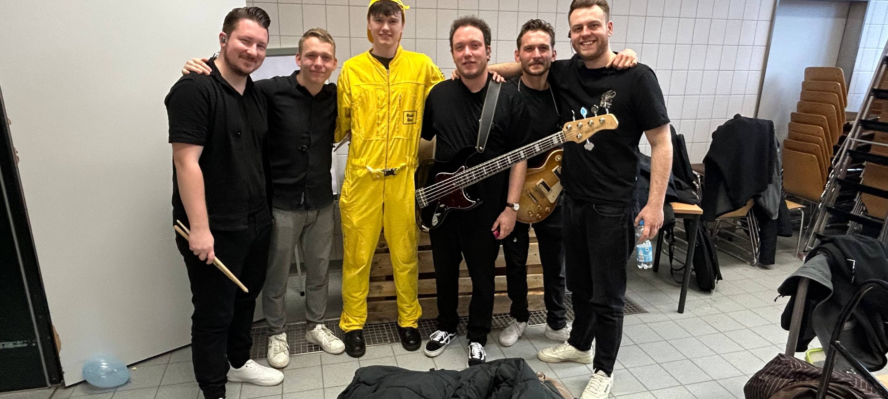 „Jeck im Dienst“: Gymnasium Lindlar gewinnt den Bandauftritt von Zesamm'
