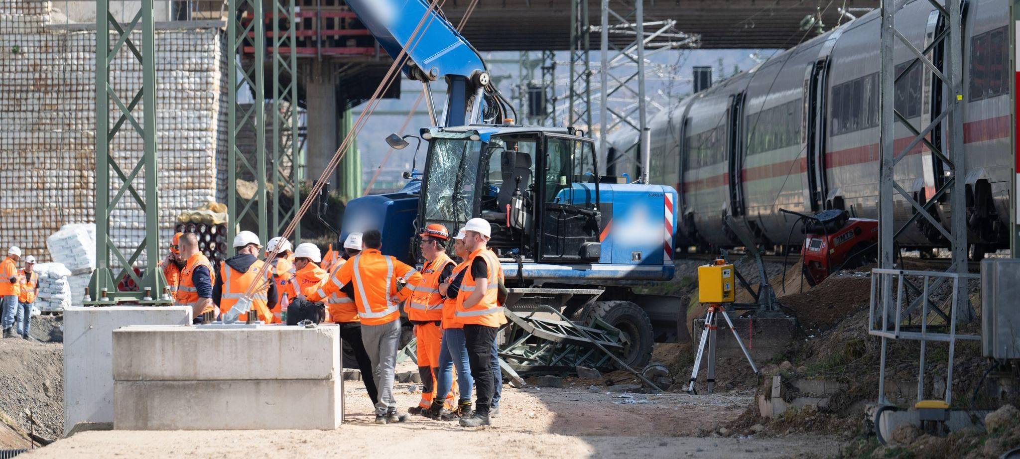 Baggerfahrer bei ICE-Unfall nahe Gelnhausen verletzt