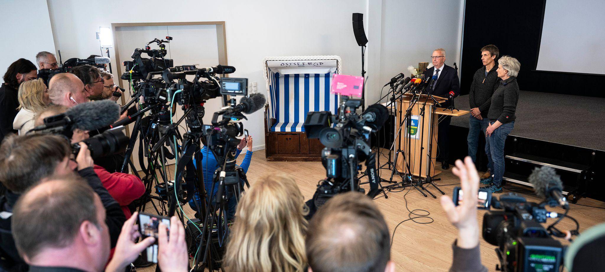 Buckelwal liegt weiter in Wismarer Bucht