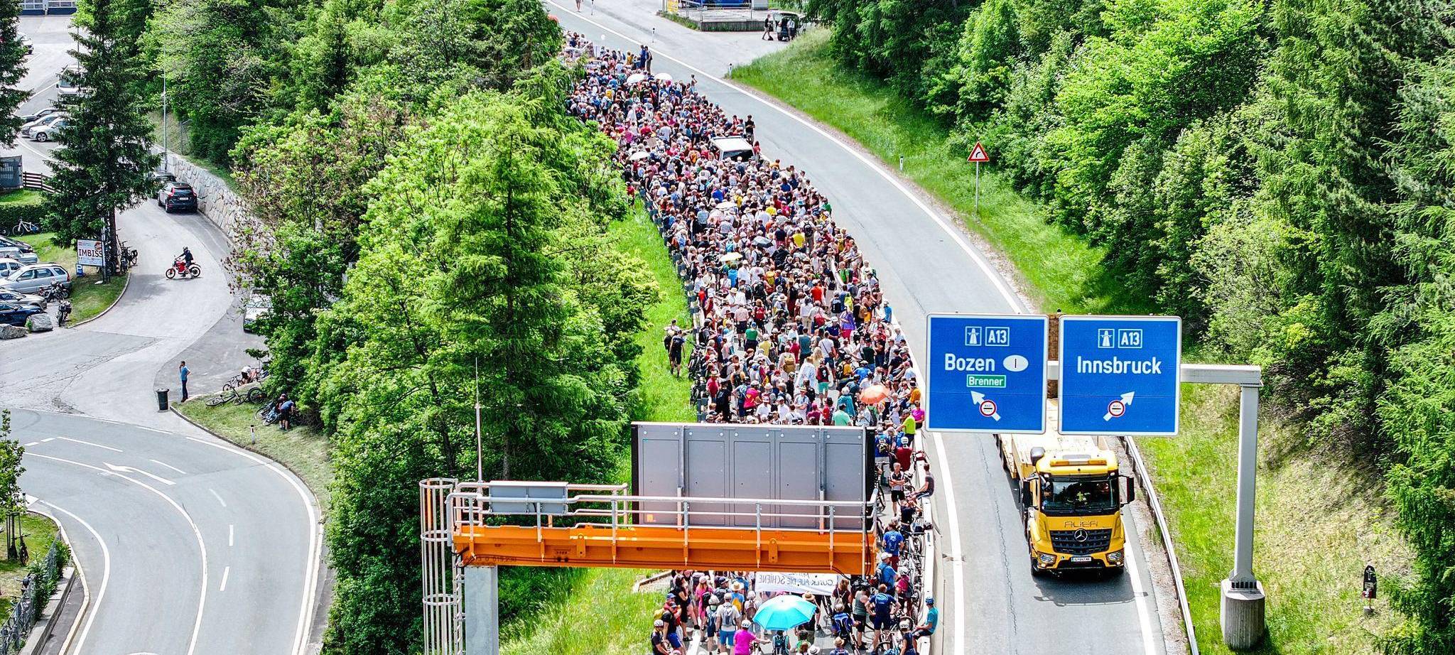 Demonstration und Totalsperre auf Brennerautobahn