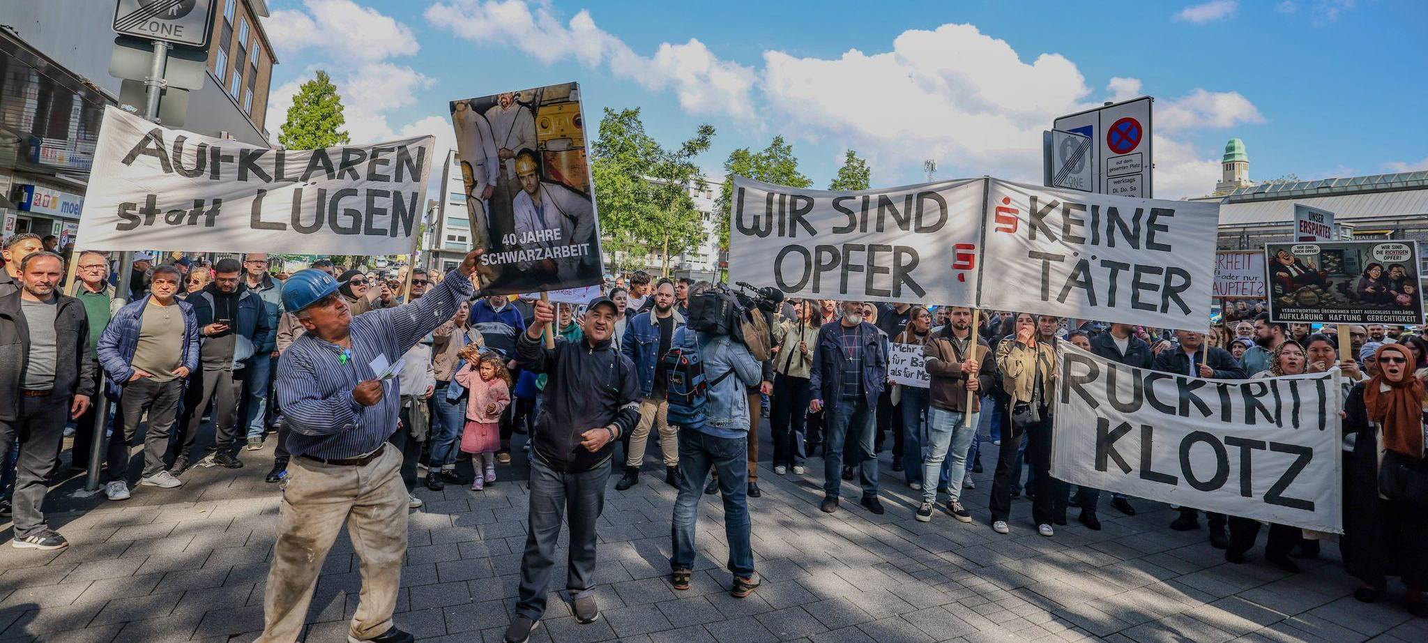 Protestkundgebung zum Sparkasseneinbruch in Gelsenkirchen