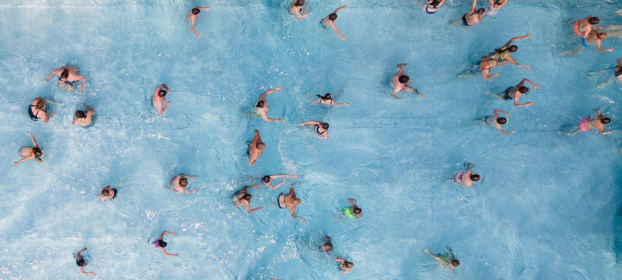 Handy-Eltern im Freibad - eine tödliche Gefahr
