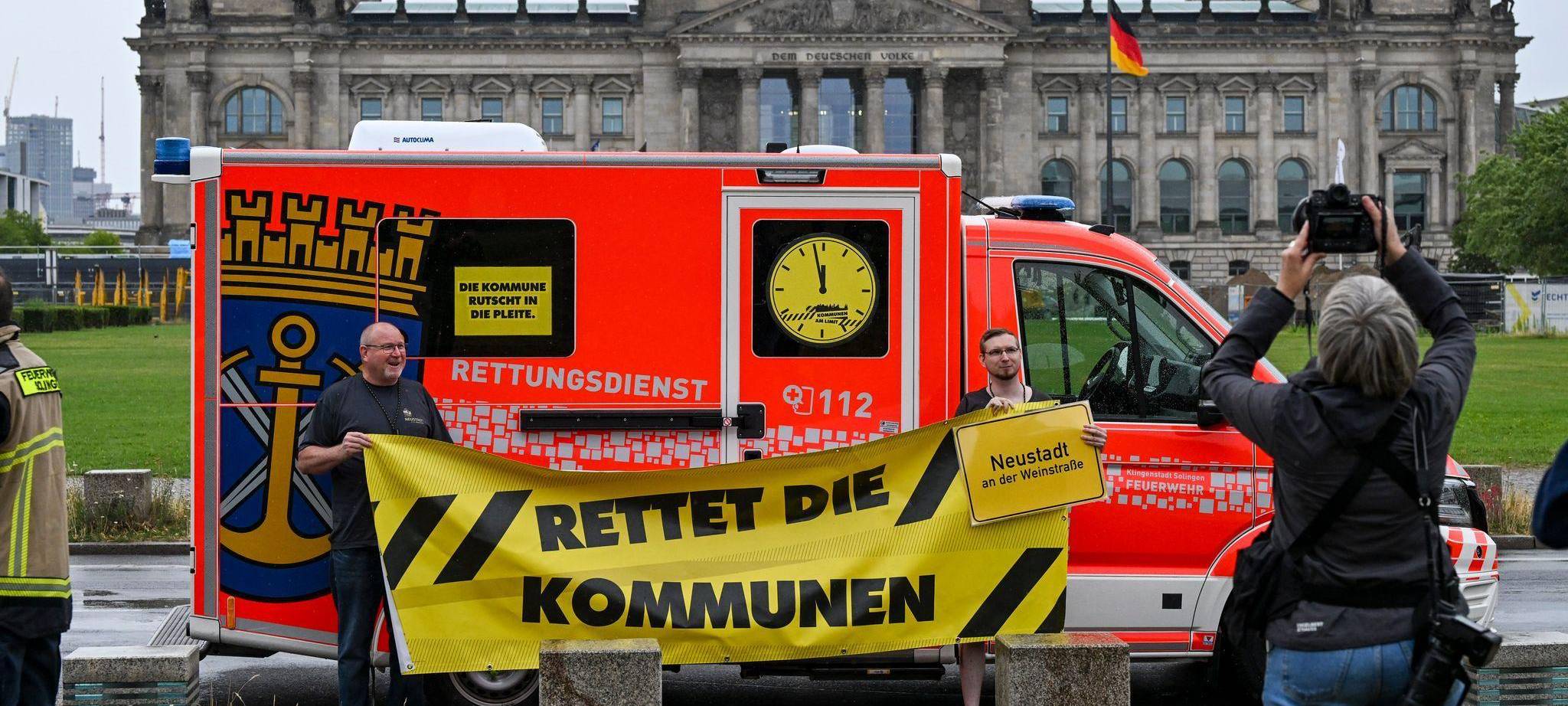 Kommunen demonstrieren für mehr Unterstützung