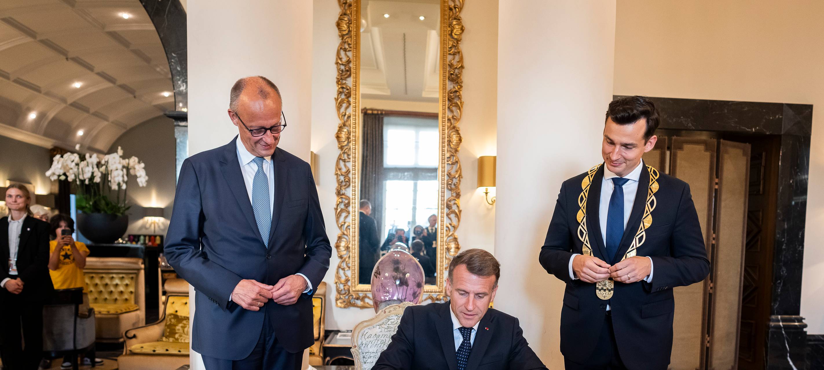 Hoher Besuch: Merz und Macron in Bensberg