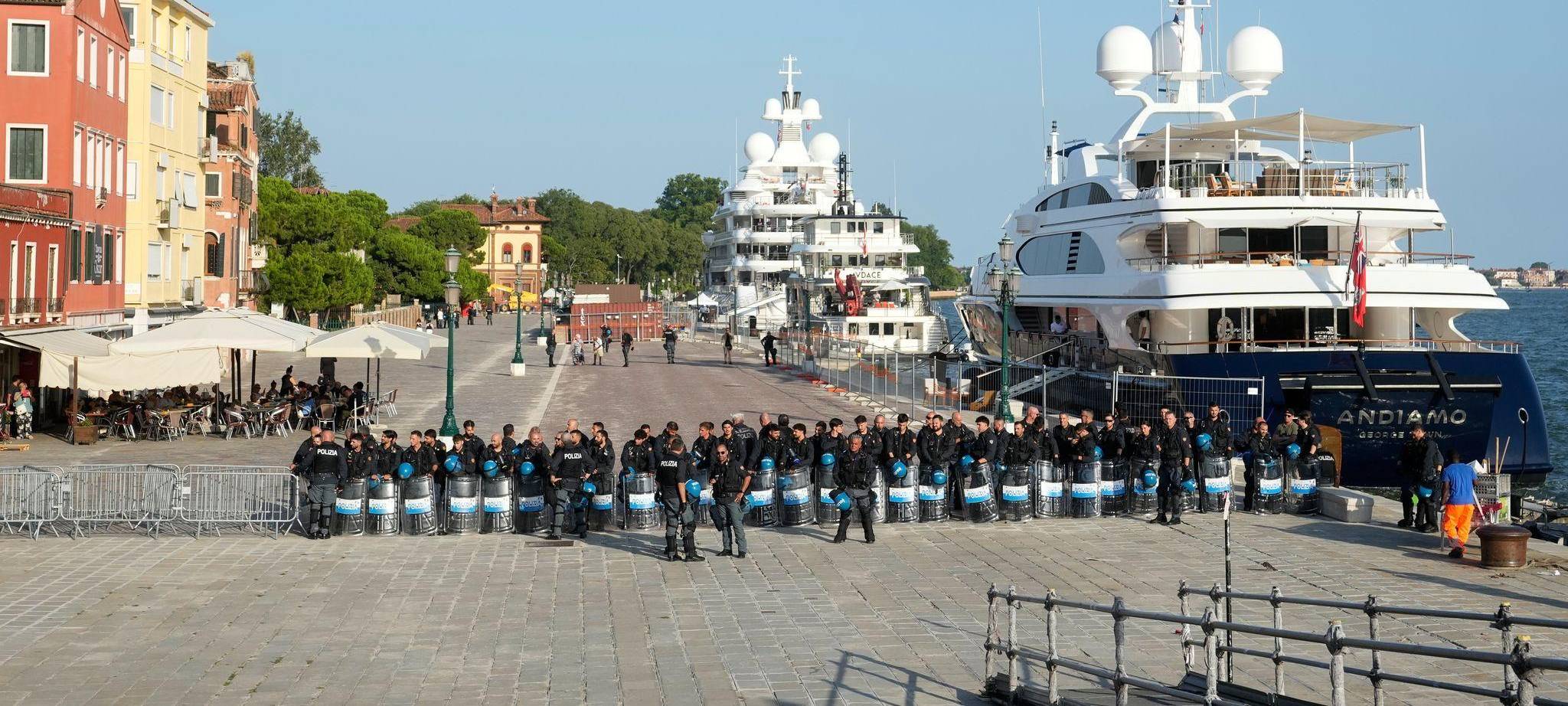 Protest gegen die Jacht des US-Botschafters in Italien
