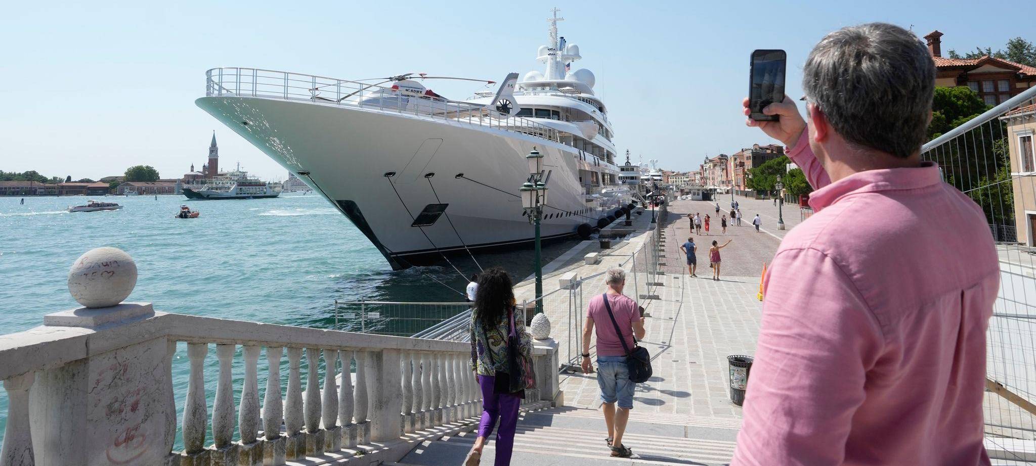 Protest gegen die Jacht des US-Botschafters in Italien